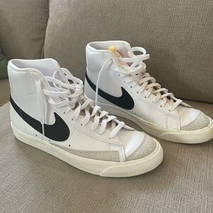 Men’s Nike blazer mid 77 size 10.5